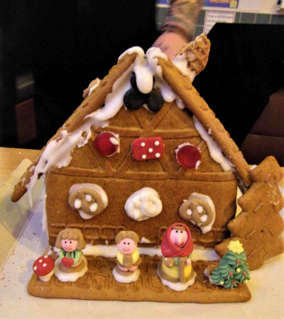 GingerbreadHouse min